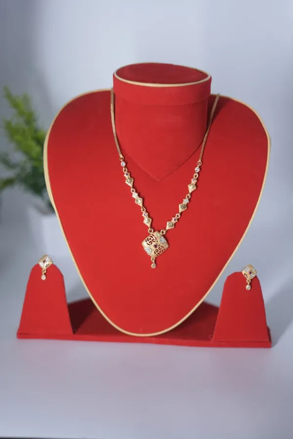 Golden_Stone-Studded_Pendant_Necklace_Set_With_Earrings_For_Women