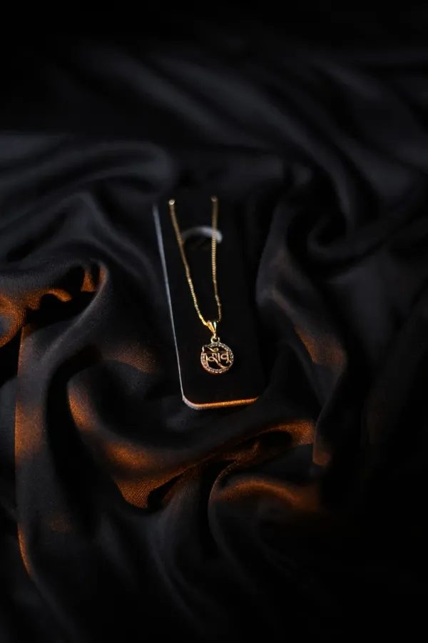 Gold_Plated_Om_Pendant_Necklace_With_Chain