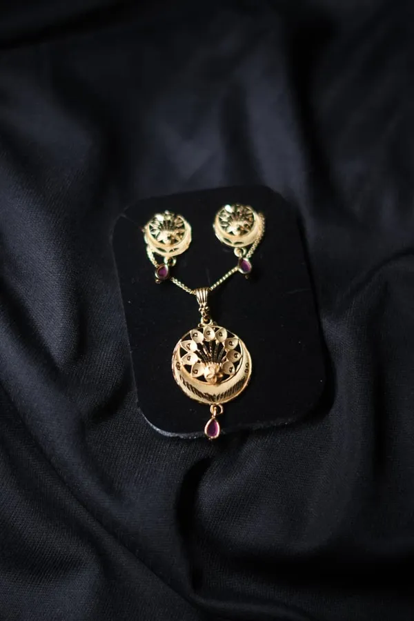 Gold_Plated_Peacock_Design_Pendant_Set_With_Purple_Stones