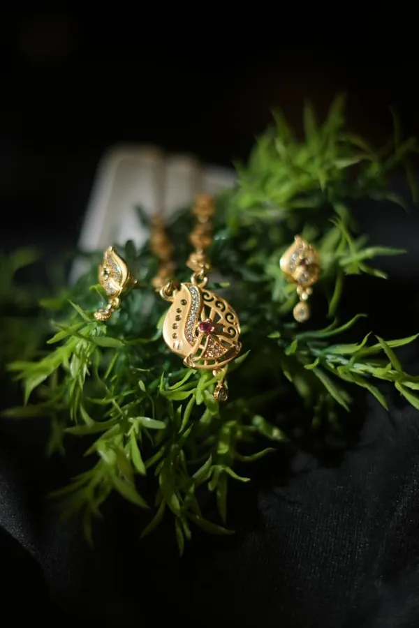 Gold_Plated_Peacock_Pendant_Necklace_Set_With_Earrings