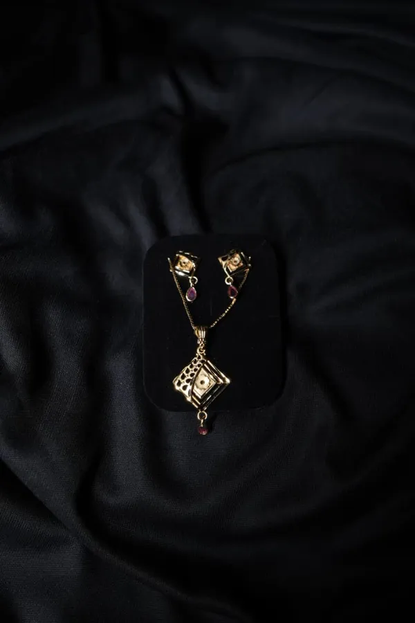 Gold_Toned_Pendant_Set_With_Maroon_Stones_For_Women
