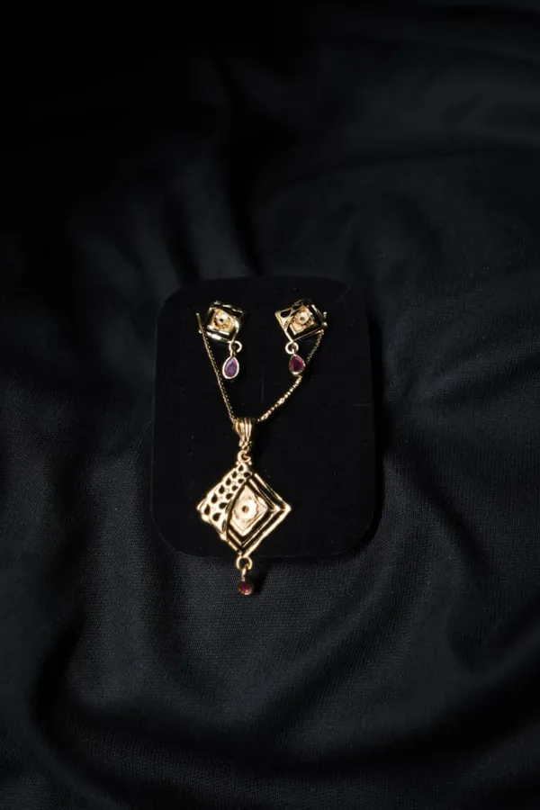 Gold_Toned_Pendant_Set_With_Maroon_Stones_For_Women