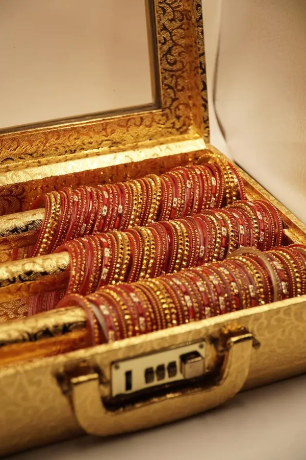 Red_Gold_Embellished_Bridal_Bangle_Set_In_Golden_Storage_Box