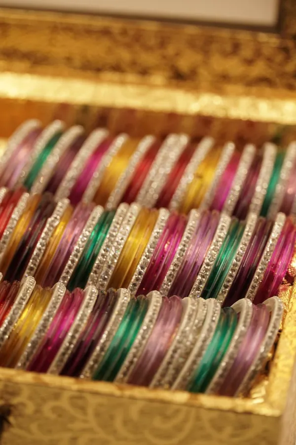 Multicolor_Embellished_Bangle_Set_For_Women