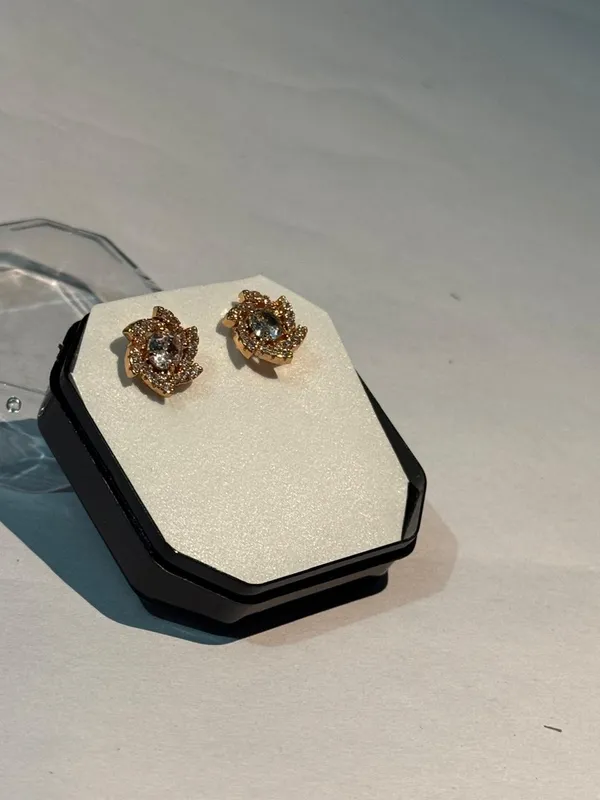 Rose_Gold_Floral_Crystal_Stud_Earrings_For_Women