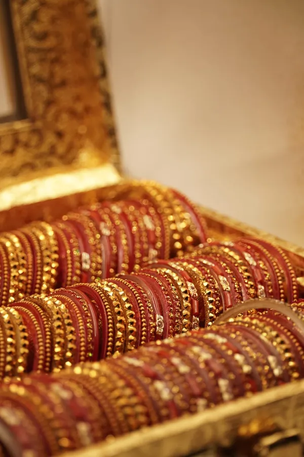 Red_Gold_Embellished_Bridal_Bangle_Set_In_Golden_Storage_Box
