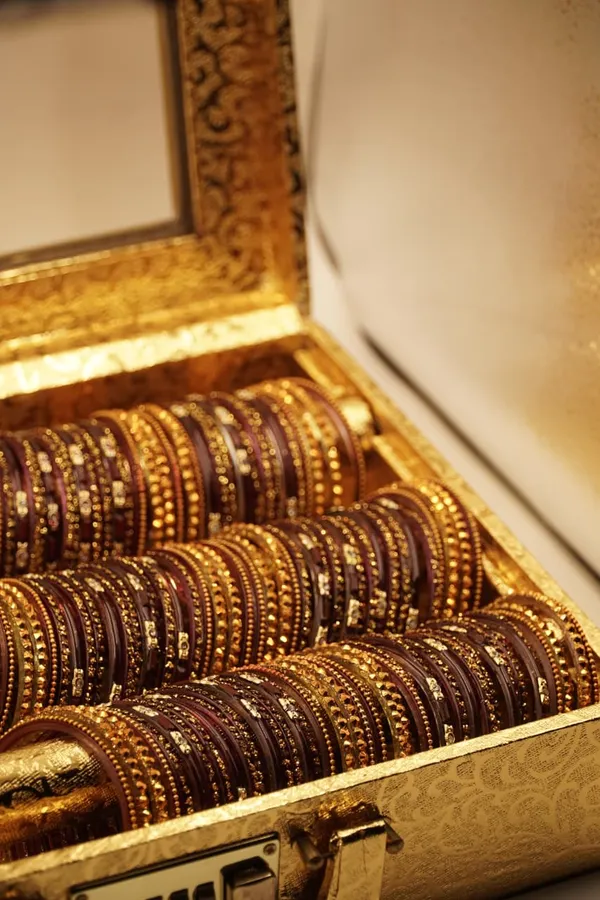 Brown_Golden_Studded_Bangle_Set_In_Decorative_Box