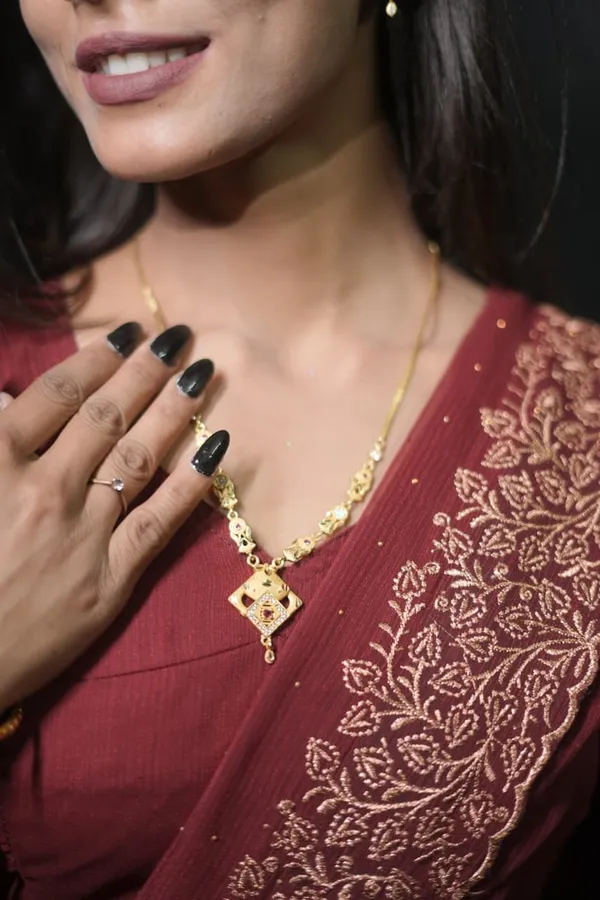 Gold_Plated_Pendant_Necklace_With_Diamond_Shaped_Locket_For_Women