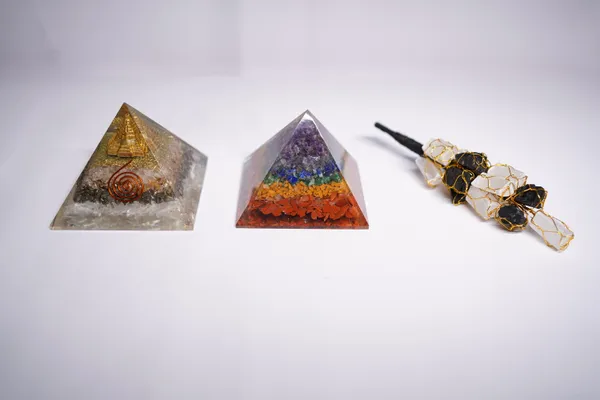 Multicolor_Natural_Stones_Healing_And_Reiki_Crystals_For_Crystal_Enthusiasts,_Spiritual_Practitioners,_Home_Decorators_Pack_Of_3