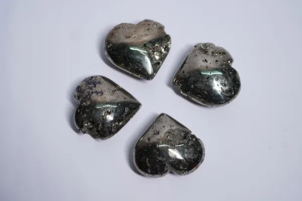 Multicolor_Natural_Stone_Pyrite_Heart_For_Crystal_Enthusiasts,_Spiritual_Practitioners,_Home_Decorators