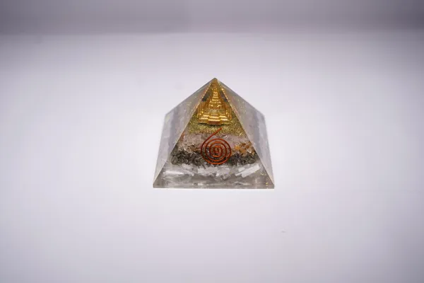 Multicolor_Natural_Stones_Pyramid_For_Crystal_Enthusiasts,_Spiritual_Practitioners,_Home_Decorators