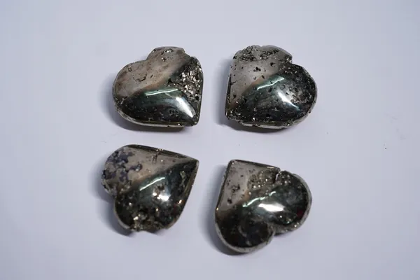 Multicolor_Natural_Stone_Pyrite_Heart_For_Crystal_Enthusiasts,_Spiritual_Practitioners,_Home_Decorators