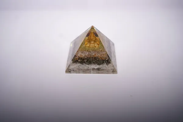 Multicolor_Natural_Stones_Pyramid_For_Crystal_Enthusiasts,_Spiritual_Practitioners,_Home_Decorators