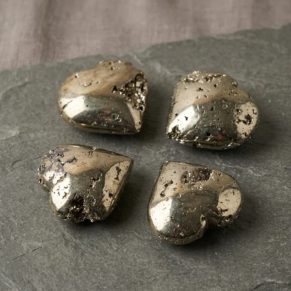 Multicolor_Natural_Stone_Pyrite_Heart_For_Crystal_Enthusiasts,_Spiritual_Practitioners,_Home_Decorators