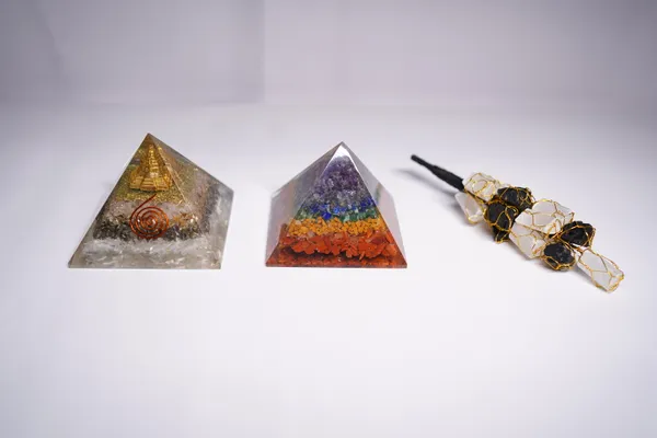 Multicolor_Natural_Stones_Healing_And_Reiki_Crystals_For_Crystal_Enthusiasts,_Spiritual_Practitioners,_Home_Decorators_Pack_Of_3