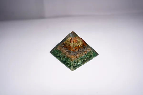 Multicolor_Natural_Stones_Magnet_Pyramid_For_Crystal_Enthusiasts,_Spiritual_Practitioners,_Home_Decorators