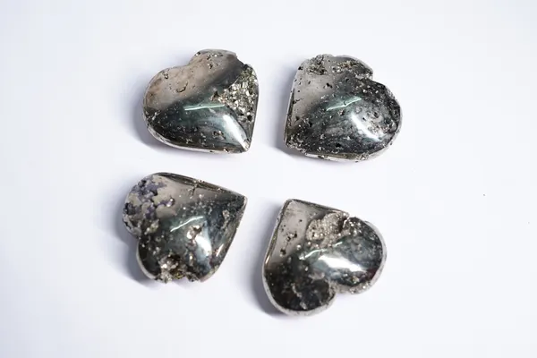 Multicolor_Natural_Stone_Pyrite_Heart_For_Crystal_Enthusiasts,_Spiritual_Practitioners,_Home_Decorators