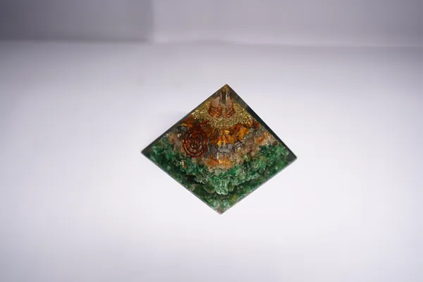 Multicolor_Natural_Stones_Magnet_Pyramid_For_Crystal_Enthusiasts,_Spiritual_Practitioners,_Home_Decorators
