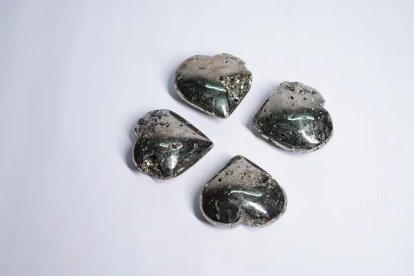Multicolor_Natural_Stone_Pyrite_Heart_For_Crystal_Enthusiasts,_Spiritual_Practitioners,_Home_Decorators