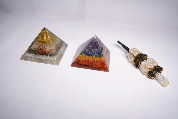 Multicolor_Natural_Stones_Healing_And_Reiki_Crystals_For_Crystal_Enthusiasts,_Spiritual_Practitioners,_Home_Decorators_Pack_Of_3