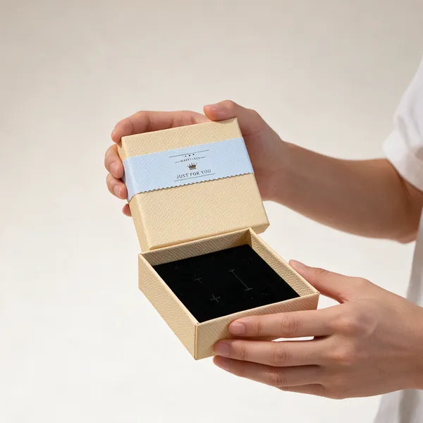 Textured_Paper_Gift_Box_With_Velvet_Interior