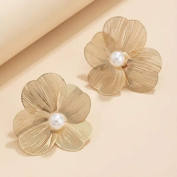 Gold_Textured_Floral_Pearl_Stud_Earrings_For_Women