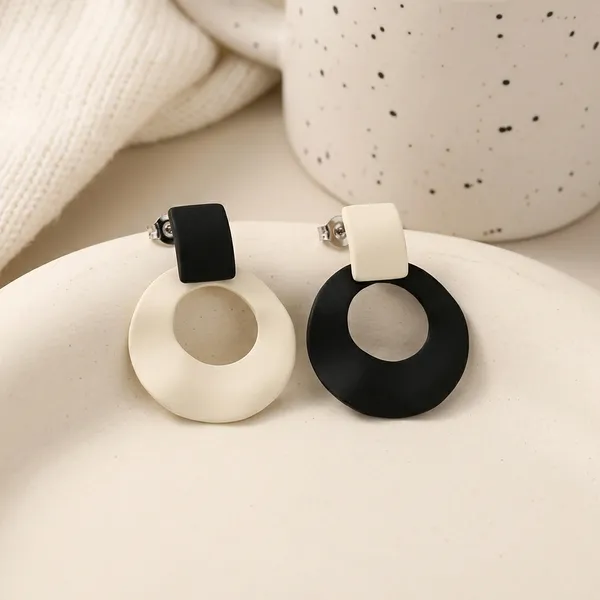 Black_And_White_Asymmetric_Circle_Drop_Earrings_For_Women