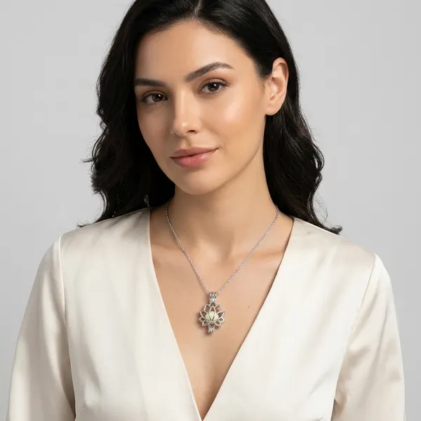Silver_Lotus_Pendant_Necklace_For_Women