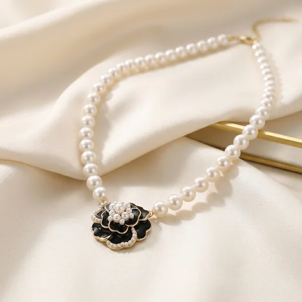 White_Pearl_Beaded_Black_Floral_Pendant_Necklace_For_Women