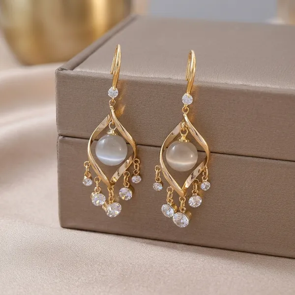 Gold_Toned_Chandelier_Drop_Earrings_For_Women