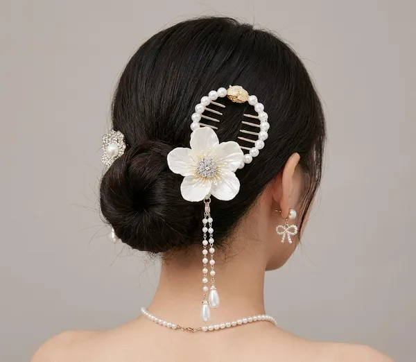 White_Pearl_Floral_Hair_Comb_With_Tassel_Drop