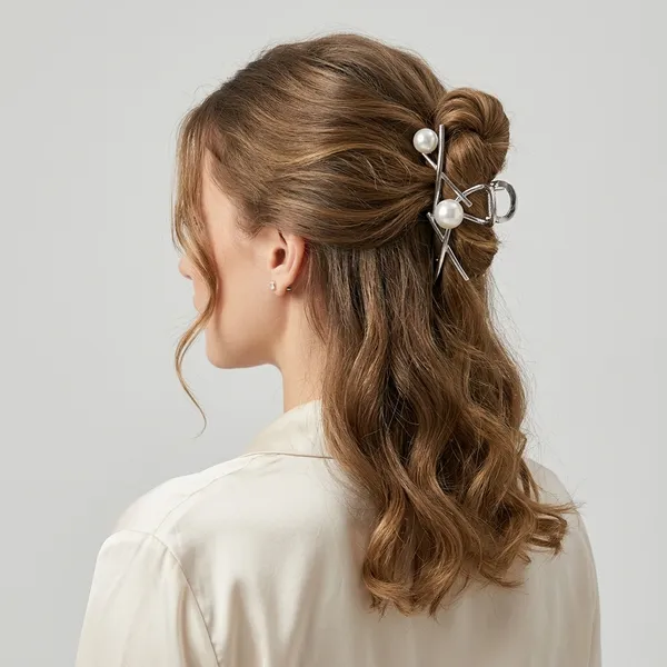 Silver_Metal_Pearl_Embellished_Hair_Clip_For_Women