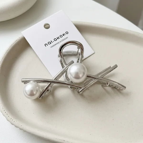 Silver_Metal_Pearl_Embellished_Hair_Clip_For_Women