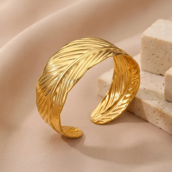 Gold_Toned_Feather_Design_Adjustable_Ring_For_Women