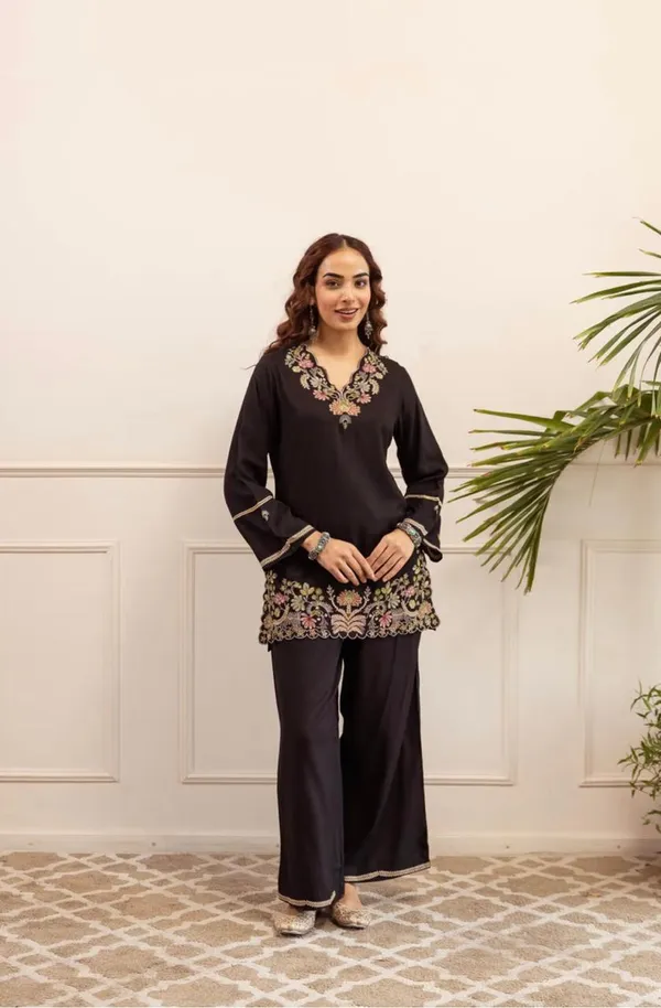 Black_Embroidered_Floral_Kurti_Pant_Set_For_Women
