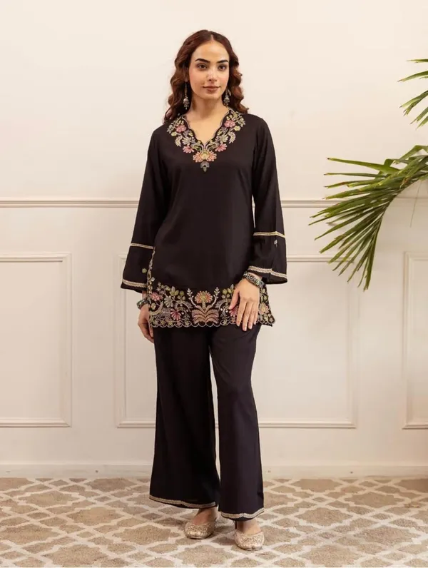 Black_Embroidered_Floral_Kurti_Pant_Set_For_Women