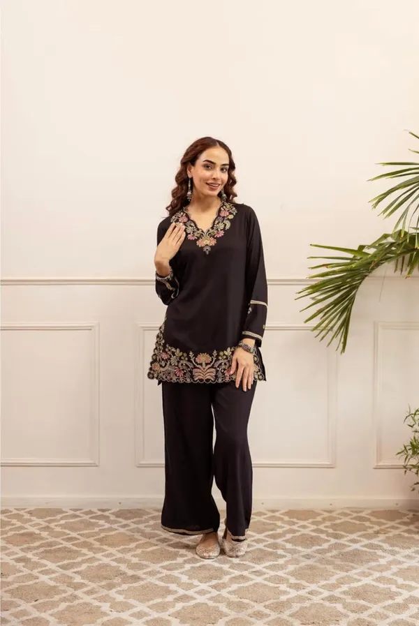 Black_Embroidered_Floral_Kurti_Pant_Set_For_Women