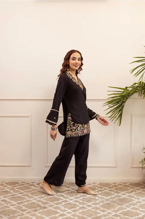 Black_Embroidered_Floral_Kurti_Pant_Set_For_Women