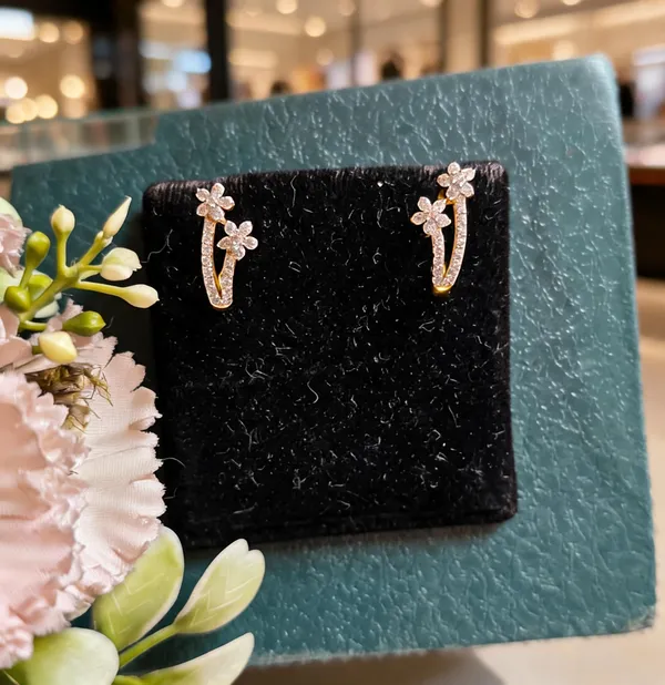 Silvering_Wildflower_Vine_Earrings_:_Authentic_925_Sterling_Silver_•_22_Carat_Gold_Plated_•_5A_Elite_CZ_•_Diamond_Setting