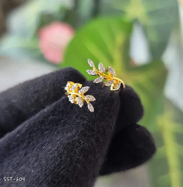 Silvering_Whispering_Leaves_Ring_:_Authentic_925_Sterling_Silver_•_22_Carat_Rhodium_Plated_•_5A_Elite_CZ_•_Diamond_Setting