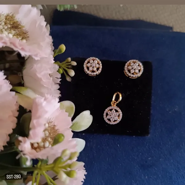 Silvering_Eternal_Bloom_Pendant_Set_:_Authentic_925_Sterling_Silver_•_22_Carat_Gold_Plated_•_5A_Elite_CZ_•_Diamond_Setting