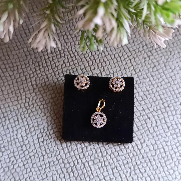 Silvering_Eternal_Bloom_Pendant_Set_:_Authentic_925_Sterling_Silver_•_22_Carat_Gold_Plated_•_5A_Elite_CZ_•_Diamond_Setting