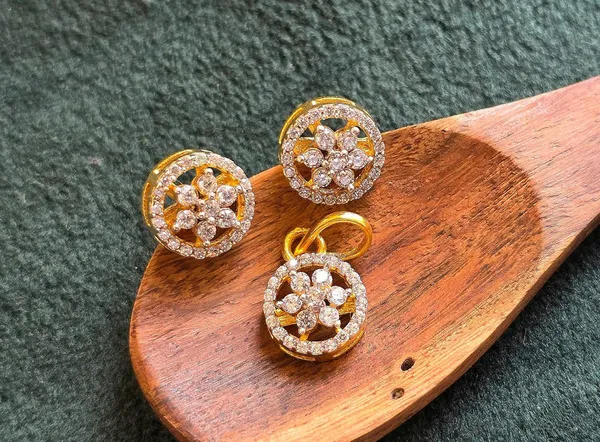 Silvering_Eternal_Bloom_Pendant_Set_:_Authentic_925_Sterling_Silver_•_22_Carat_Gold_Plated_•_5A_Elite_CZ_•_Diamond_Setting