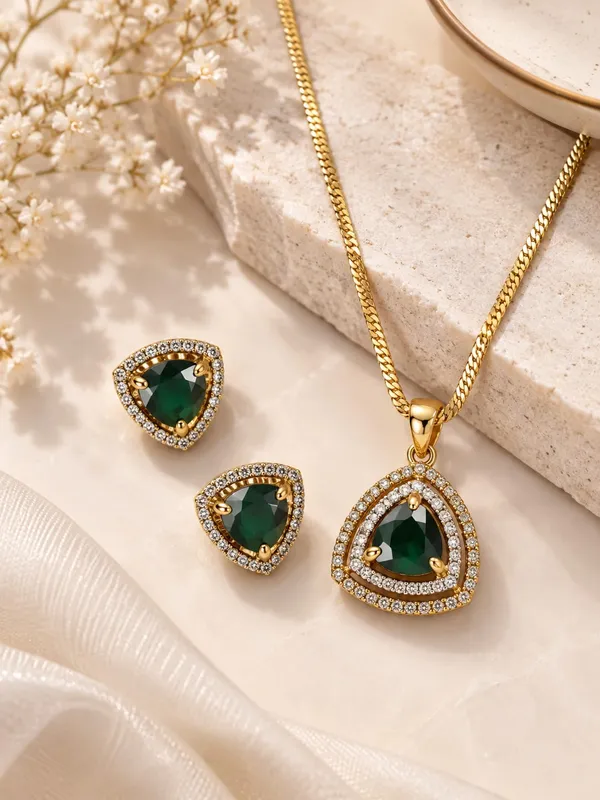 Emerald_Royale_Teardrop_Pendant_Set