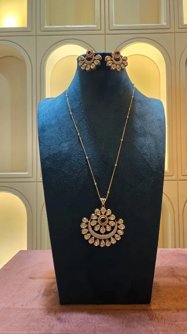 Gold_Premium_Brass_Pendant_Set_For_Women