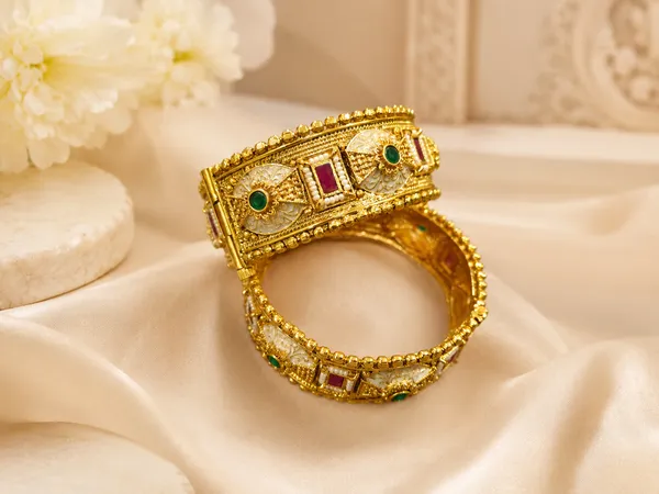 Gold_Premium_Base_Metal_Brass_Bangles_Set_For_Women