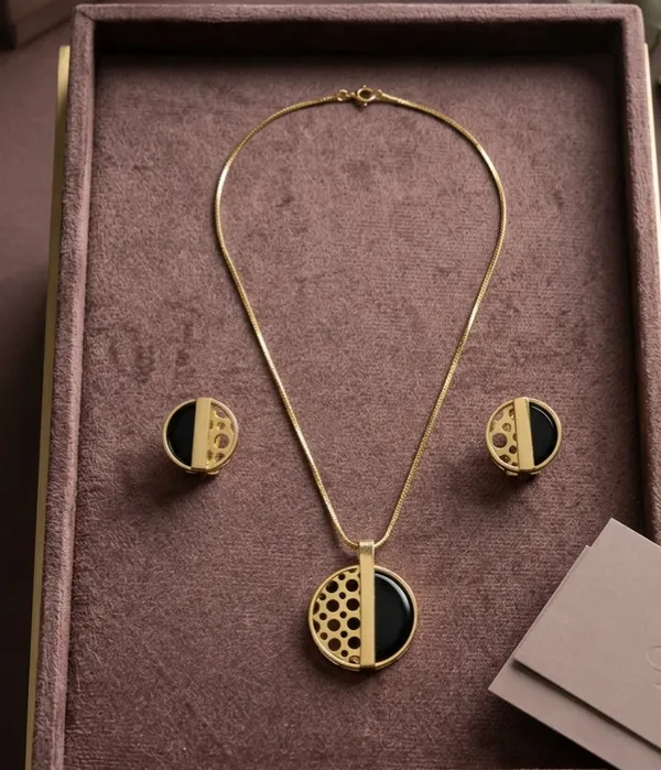 Gold_And_Black_Premium_Brass_Pendant_Set_For_Women