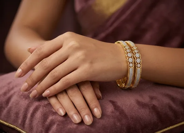 Gold_Premium_Base_Metal_Brass_Bangles_Set_For_Women
