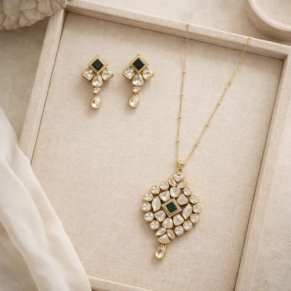 Gold_Premium_Brass_Pendant_Set_For_Women