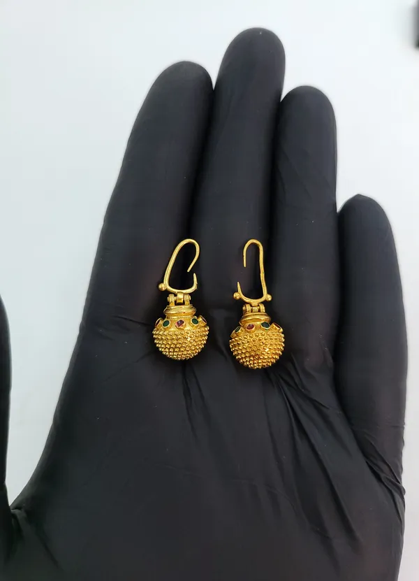 Gold_Tone_Red_Black_Stone_Dome_Gokhru_Small_Earrings_For_Women
